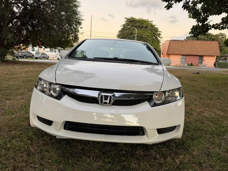 2010 Honda Civic 8th Gen - Image 2 of 10