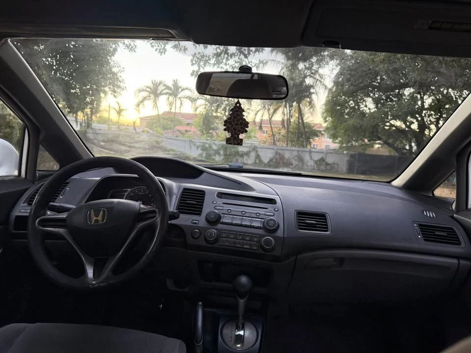2010 Honda Civic 8th Gen - Image 8 of 10