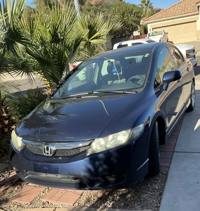 2010 Honda Civic 8th Gen - Image 2 of 15