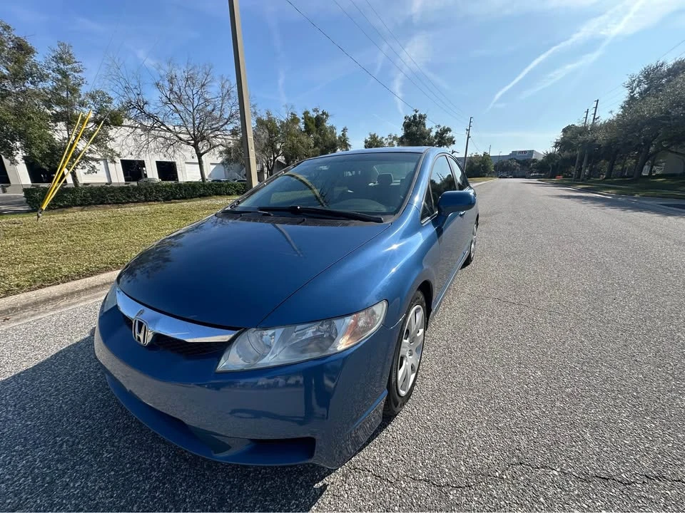 2010 Honda Civic 8th Gen - Image 2 of 14