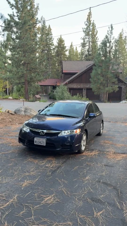 2010 Honda Civic 8th Gen - Image 2 of 12