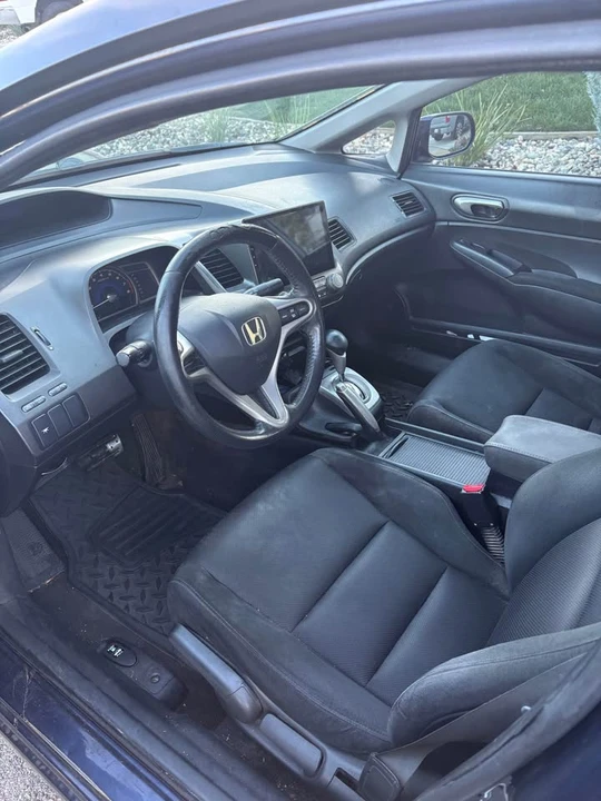 2010 Honda Civic 8th Gen - Image 9 of 12