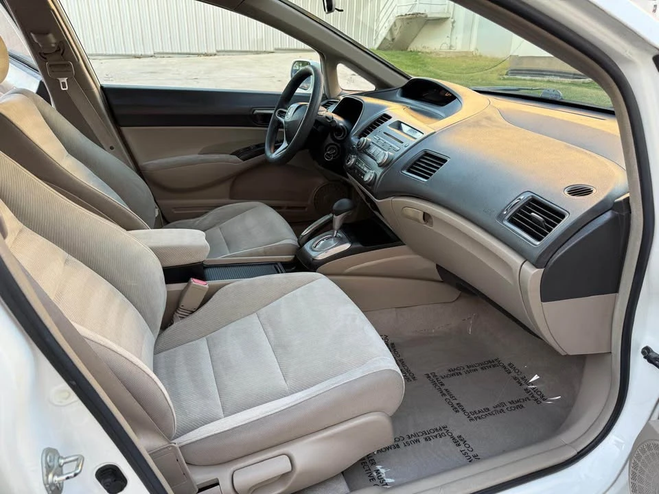 2010 Honda Civic 8th Gen - Image 8 of 11