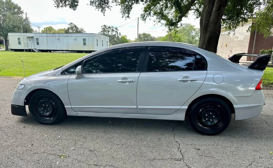 2010 Honda Civic 8th Gen - Image 2 of 20