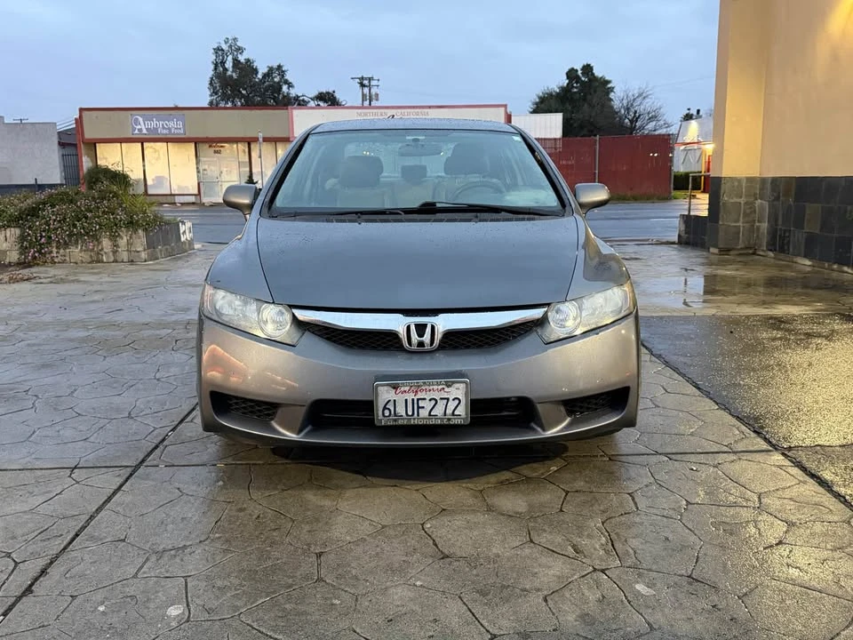 2010 Honda Civic 8th Gen - Image 8 of 15
