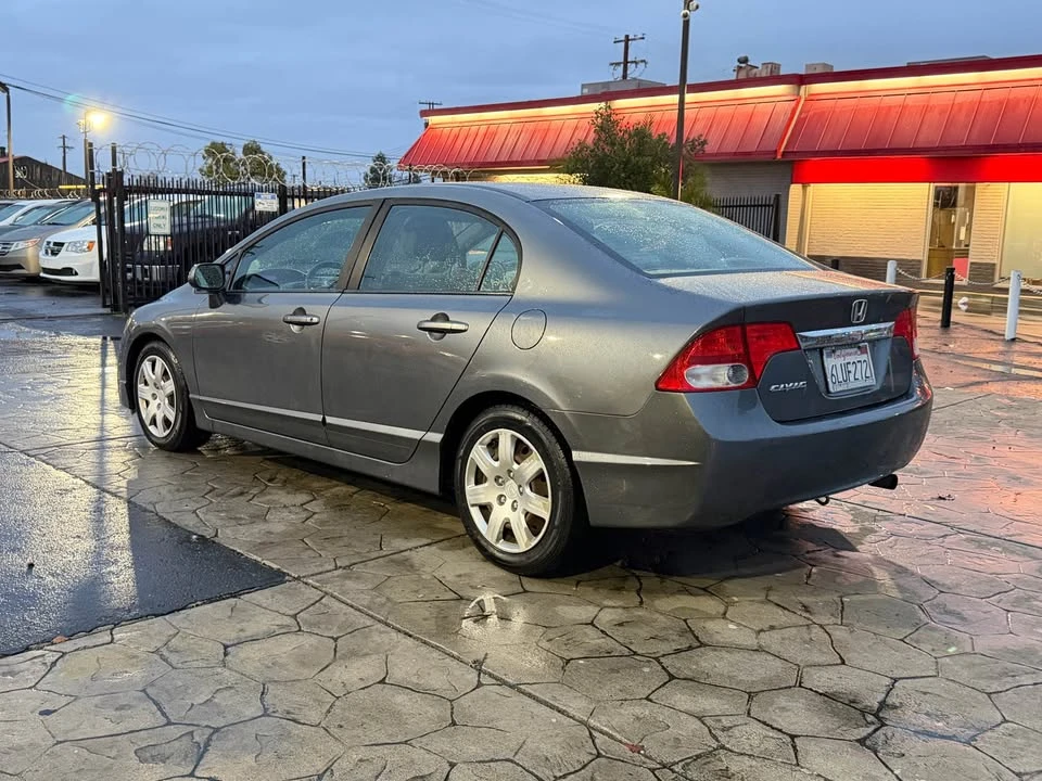 2010 Honda Civic 8th Gen - Image 5 of 15