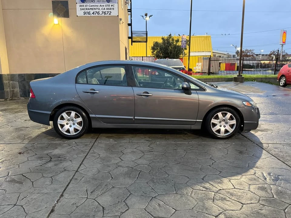 2010 Honda Civic 8th Gen - Image 2 of 15