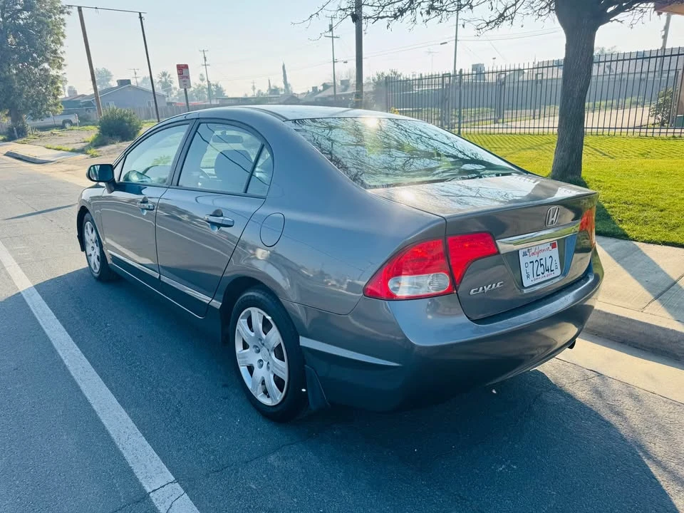 2010 Honda Civic 8th Gen - Image 4 of 8