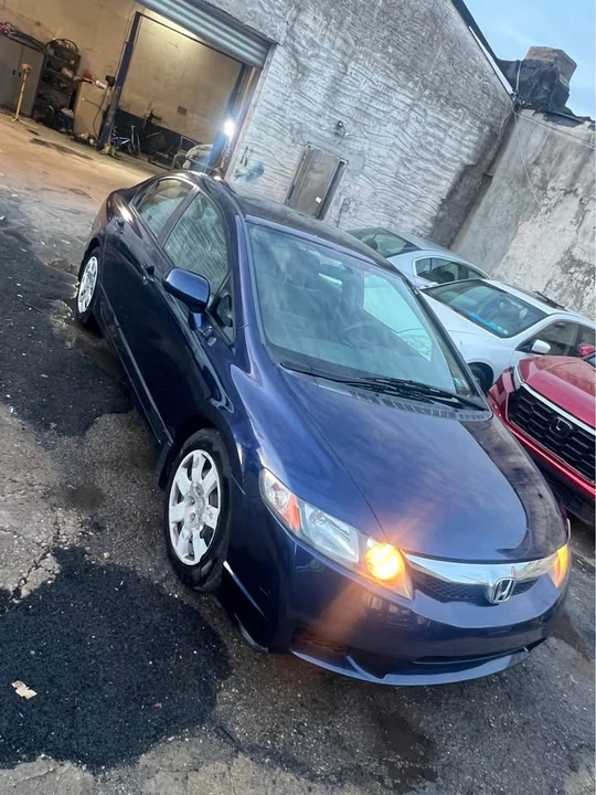 2010 Honda Civic 8th Gen - Image 3 of 12