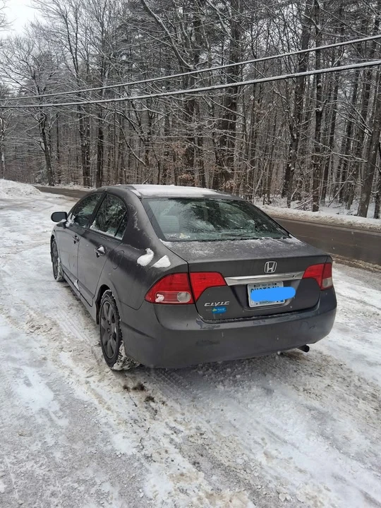 2010 Honda Civic 8th Gen - Image 2 of 10