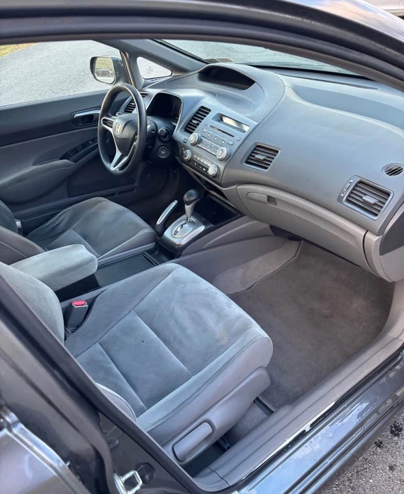 2010 Honda Civic 8th Gen - Image 4 of 7