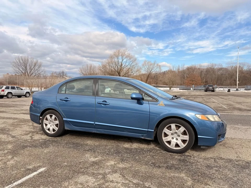 2010 Honda Civic 8th Gen - Image 4 of 11
