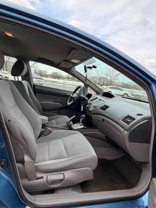 2010 Honda Civic 8th Gen - Image 7 of 11