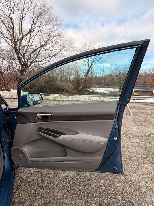 2010 Honda Civic 8th Gen - Image 9 of 11