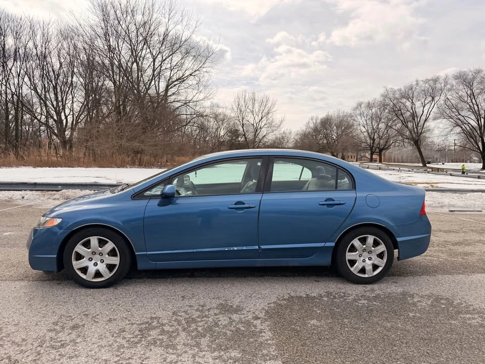 2010 Honda Civic 8th Gen - Image 3 of 11