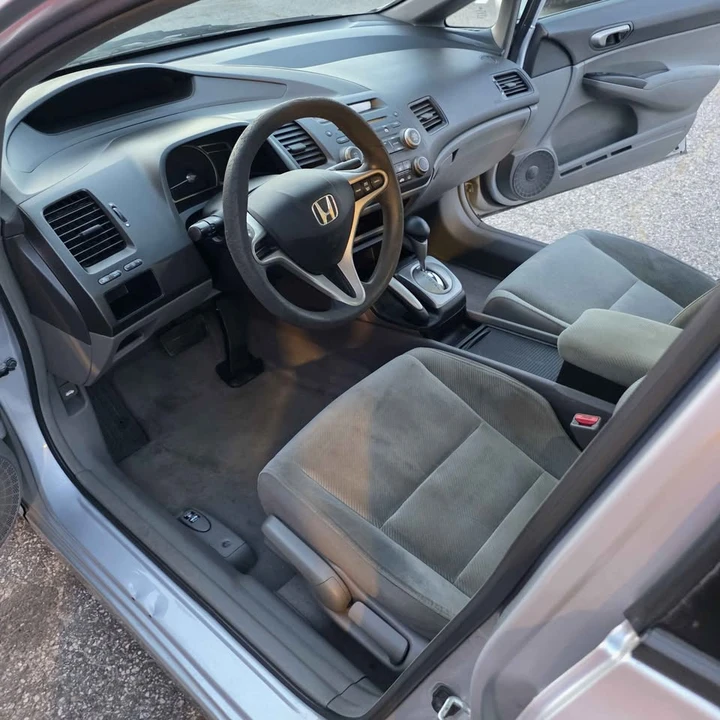 2010 Honda Civic 8th Gen - Image 6 of 11