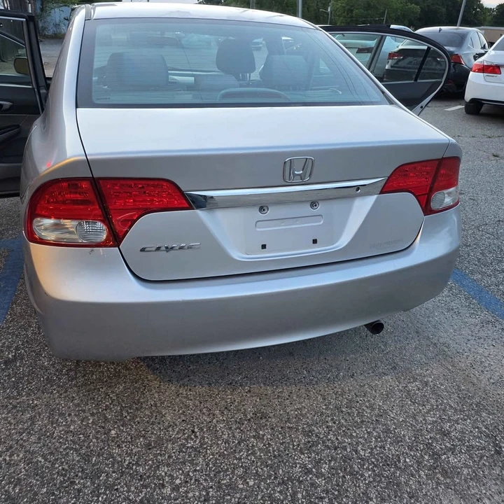 2010 Honda Civic 8th Gen - Image 2 of 11