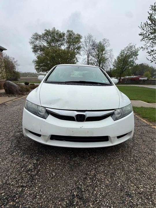 2010 Honda Civic 8th Gen - Image 8 of 17