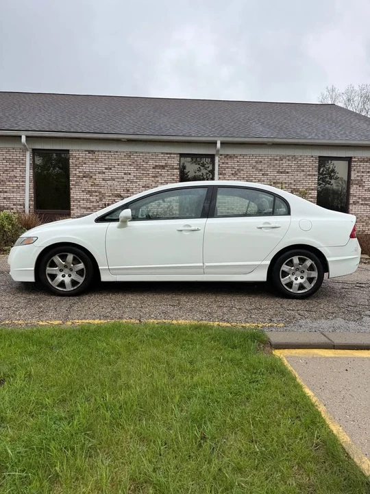 2010 Honda Civic 8th Gen - Image 2 of 17