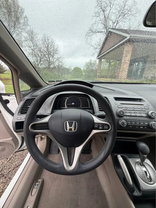 2010 Honda Civic 8th Gen - Image 10 of 17