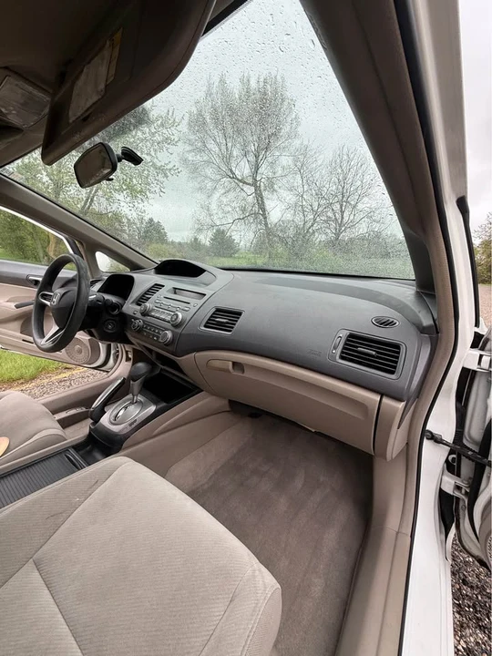 2010 Honda Civic 8th Gen - Image 15 of 17