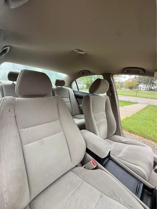2010 Honda Civic 8th Gen - Image 16 of 17