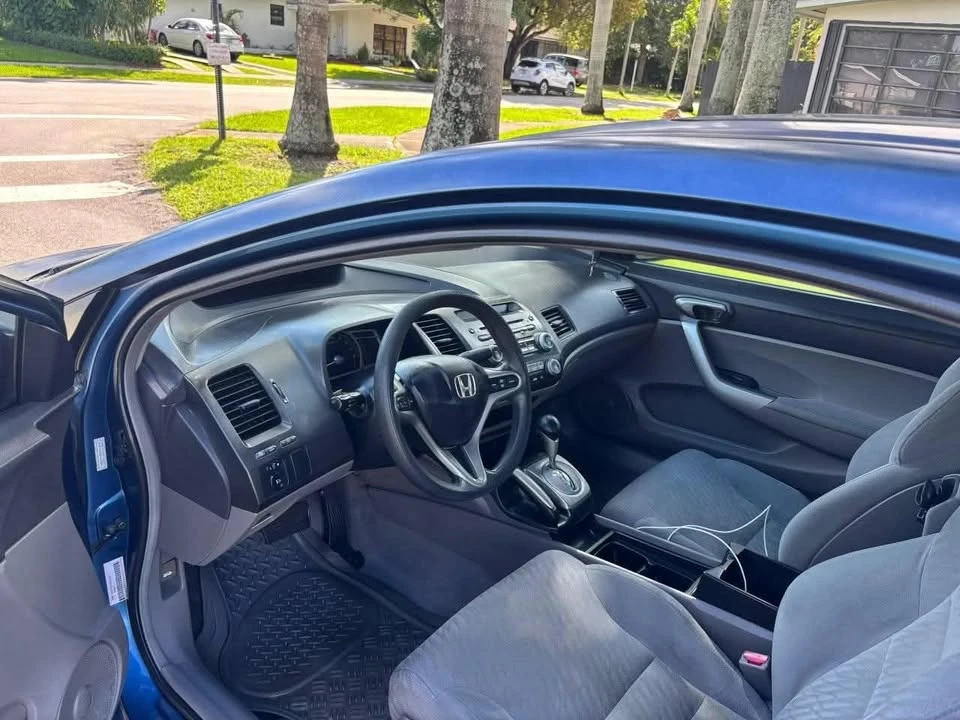 2010 Honda Civic 8th Gen - Image 3 of 5