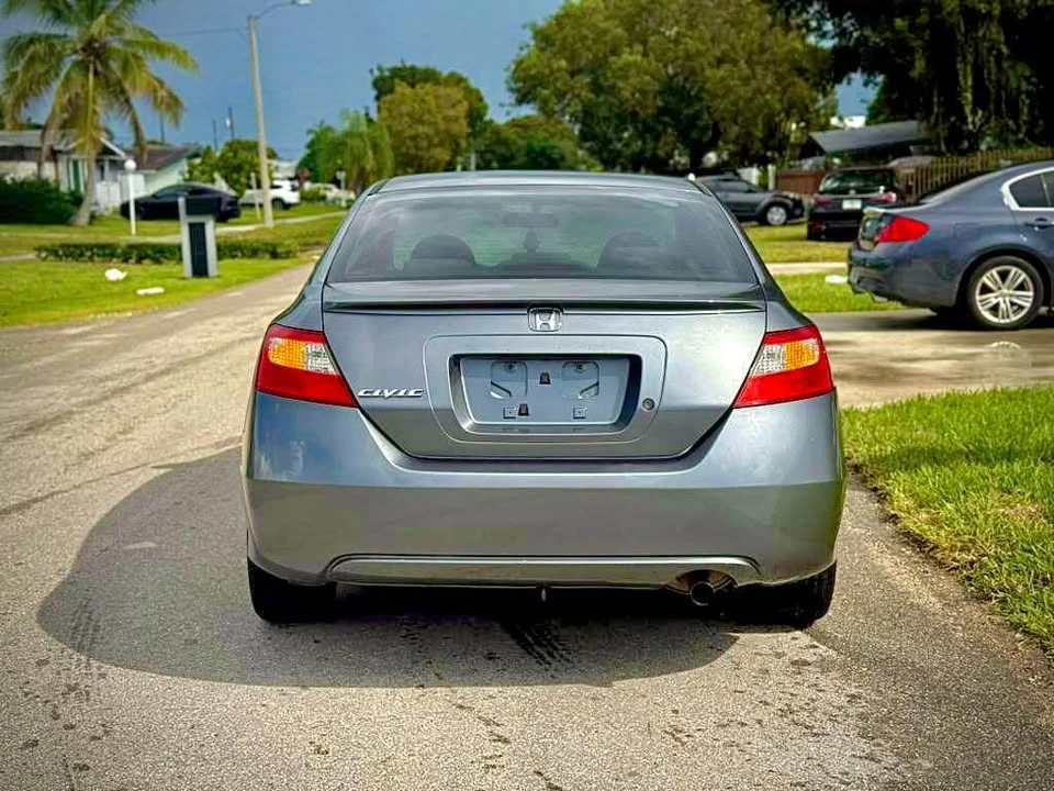 2010 Honda Civic 8th Gen - Image 5 of 12