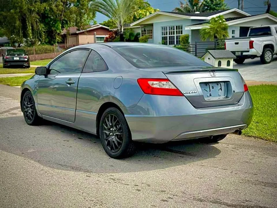 2010 Honda Civic 8th Gen - Image 4 of 12