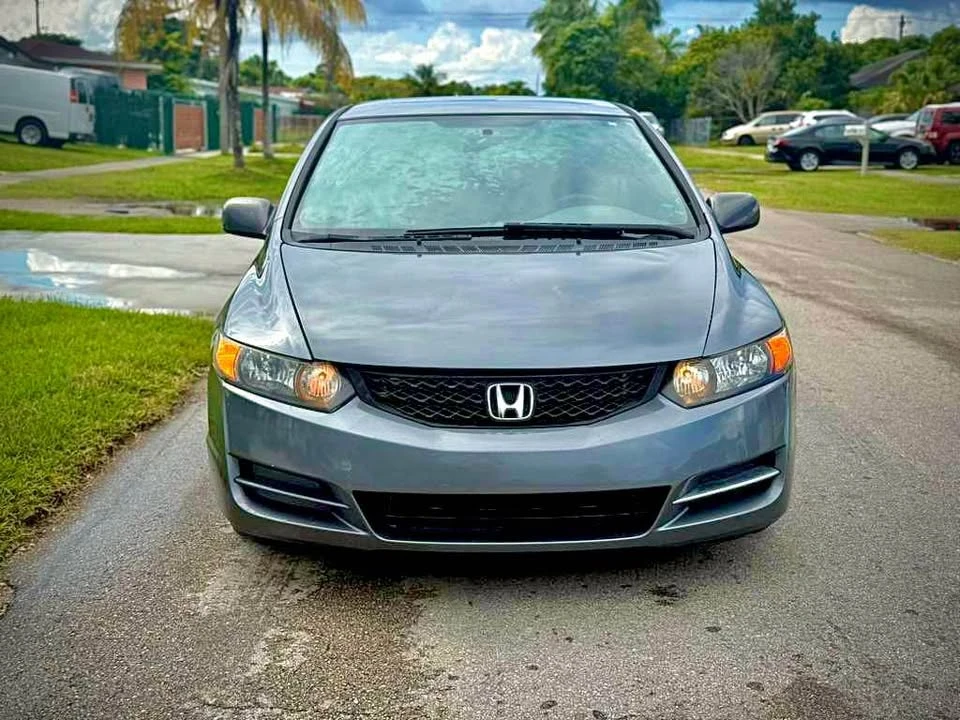 2010 Honda Civic 8th Gen - Image 2 of 12