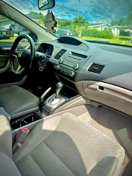 2010 Honda Civic 8th Gen - Image 11 of 12