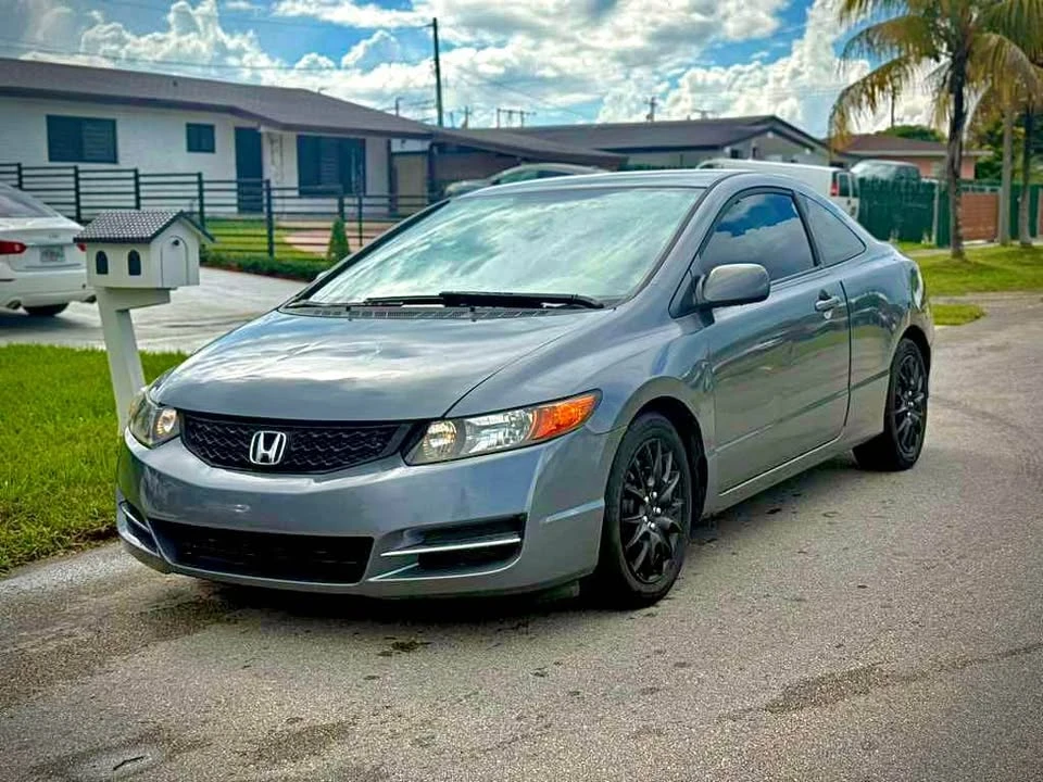2010 Honda Civic 8th Gen - Image 3 of 12