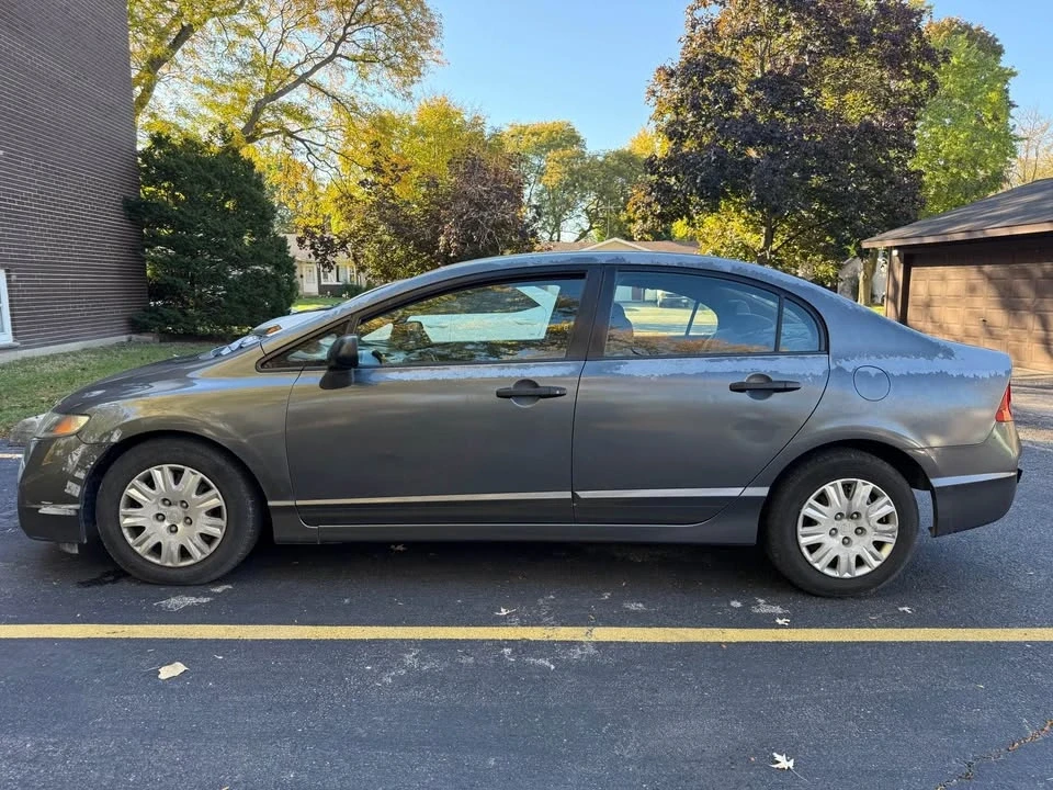 2010 Honda Civic 8th Gen - Image 2 of 10