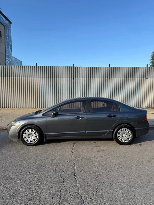 2010 Honda Civic 8th Gen - Image 2 of 14