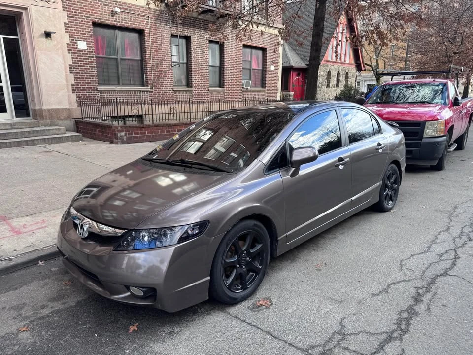 2010 Honda Civic 8th Gen - Image 2 of 7