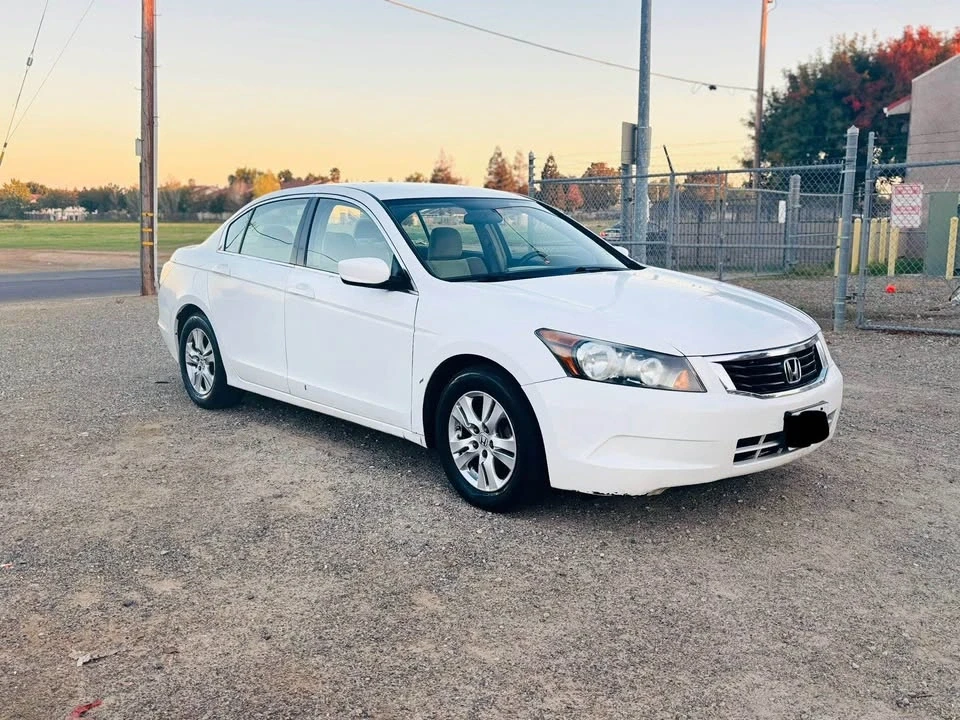 2010 Honda Civic 8th Gen - Image 2 of 15
