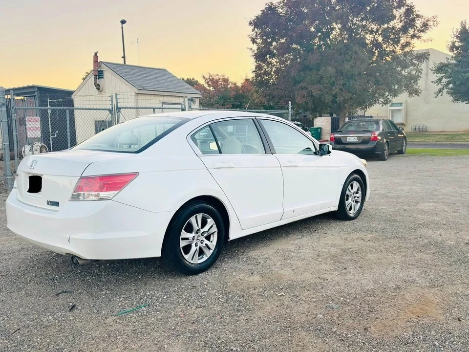 2010 Honda Civic 8th Gen - Image 4 of 15