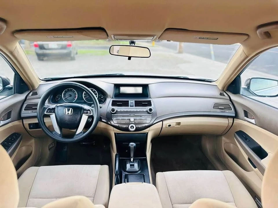 2010 Honda Civic 8th Gen - Image 11 of 15