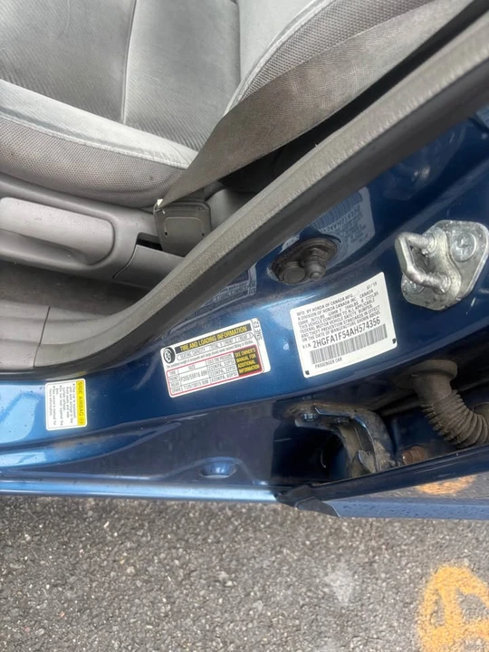2010 Honda Civic 8th Gen - Image 4 of 9