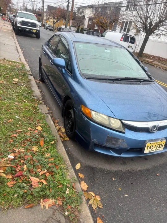 2010 Honda Civic 8th Gen - Image 3 of 9