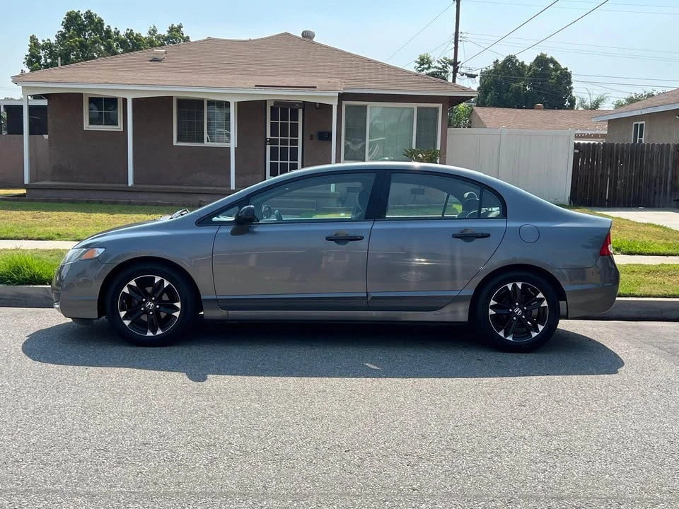 2010 Honda Civic 8th Gen - Image 3 of 15