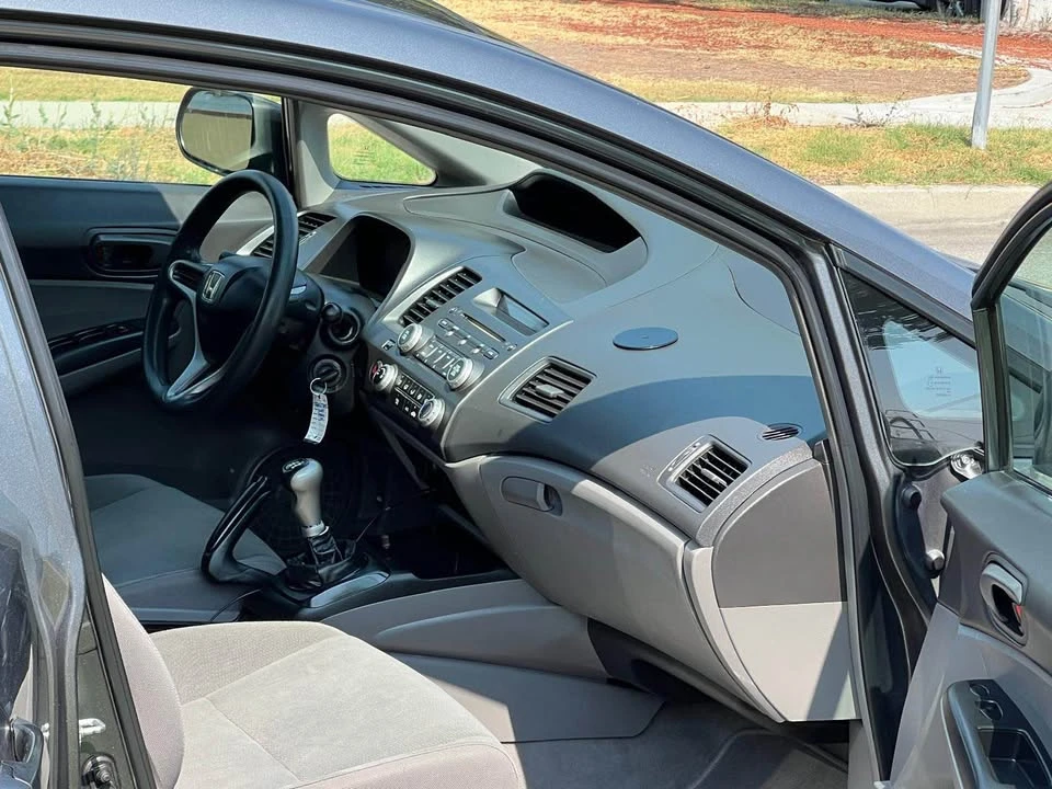 2010 Honda Civic 8th Gen - Image 10 of 15