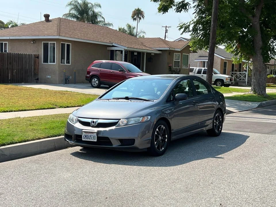 2010 Honda Civic 8th Gen - Image 2 of 15