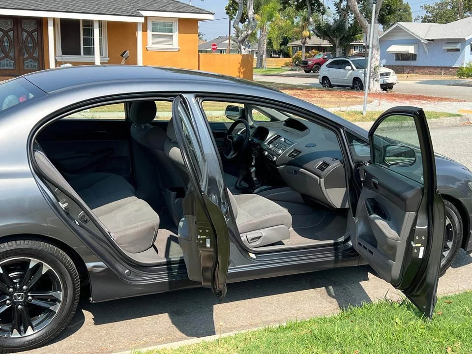 2010 Honda Civic 8th Gen - Image 8 of 15