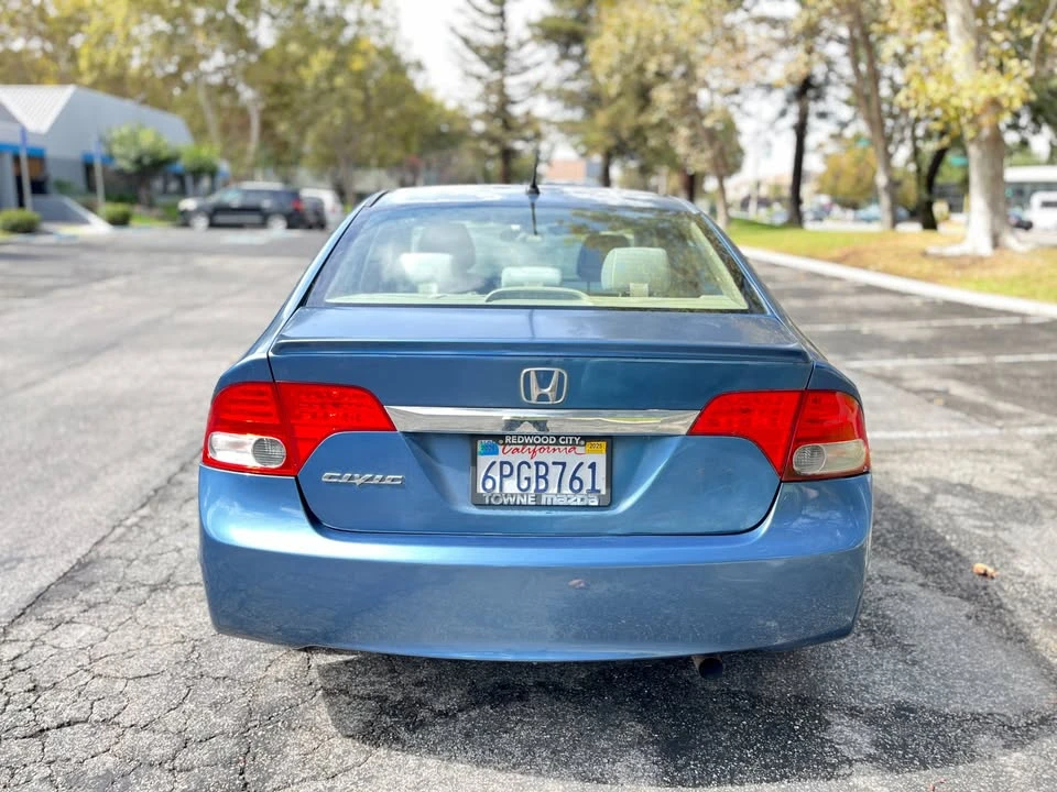 2010 Honda Civic 8th Gen - Image 4 of 18
