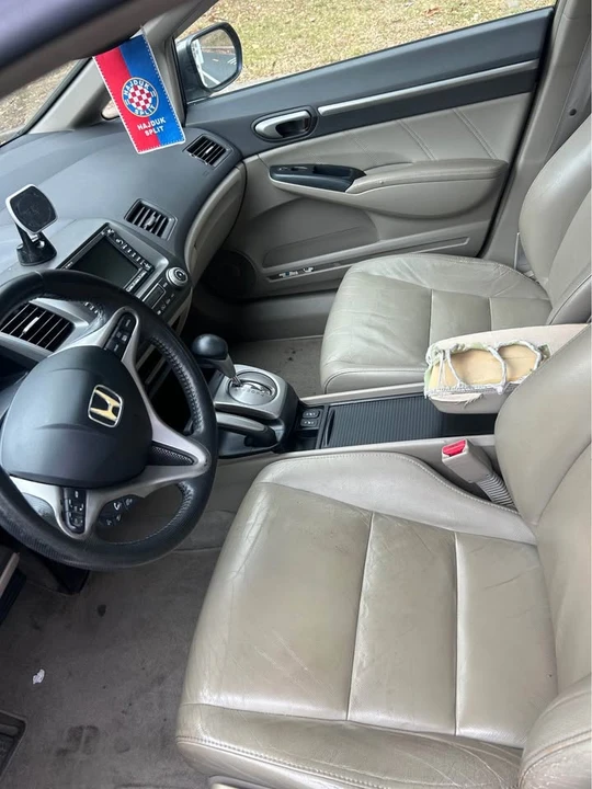 2010 Honda Civic 8th Gen - Image 3 of 6