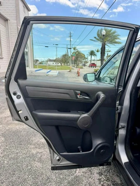 2010 Honda CR-V 3rd Gen - Image 13 of 16
