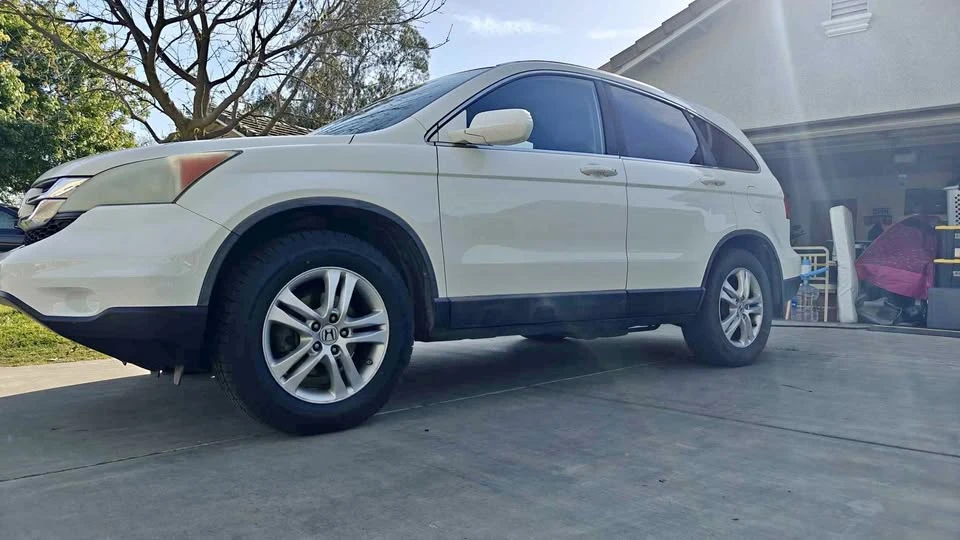 2010 Honda CR-V 3rd Gen - Image 2 of 20