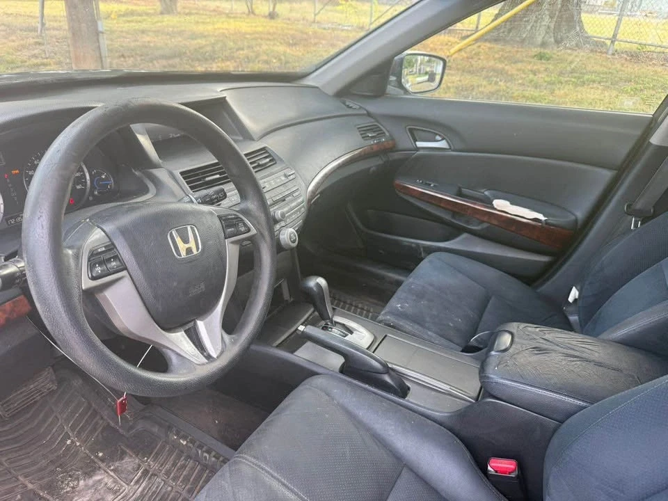 2010 Honda Accord 8th Gen - Image 8 of 14