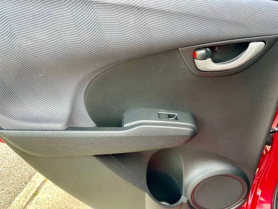 2010 Honda Fit - Image 9 of 20